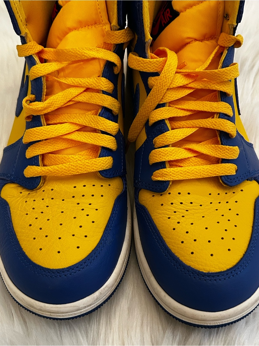 Nike Men’s High-Top Sneakers in Yellow and Blue - Picture 2 of 9